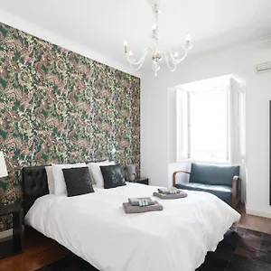 https://elegant-room-with-private-deluxe-bathroom.hotels-lisbon-portugal.com