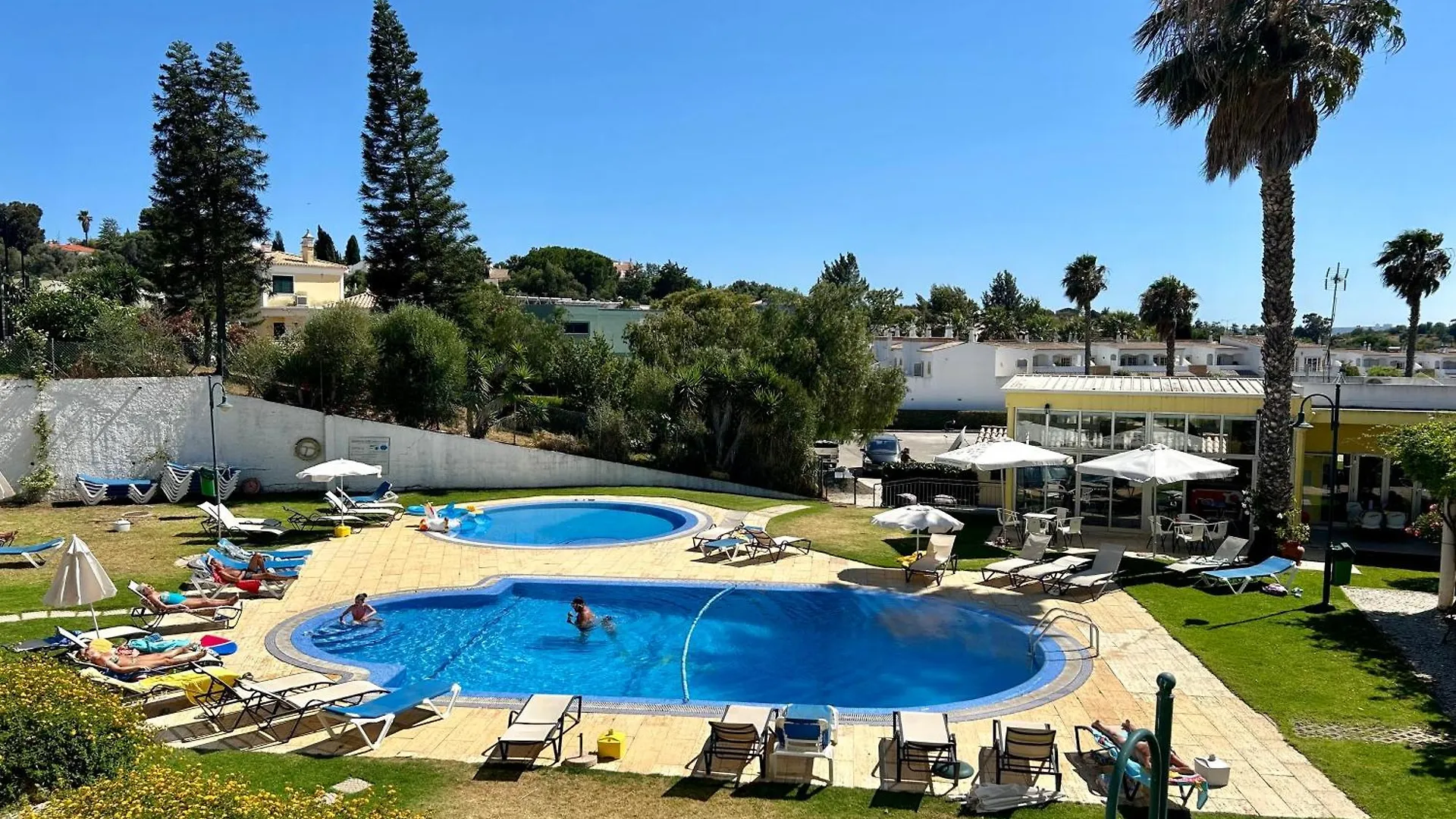 Apartamentos Santa Teresinha Alvor